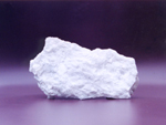 白色度で定評のある小村谷鉱山の方解石(白色石灰石)